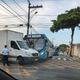 Imagem - Ônibus do Transcol colide com caminhão em Jardim Camburi, Vitória