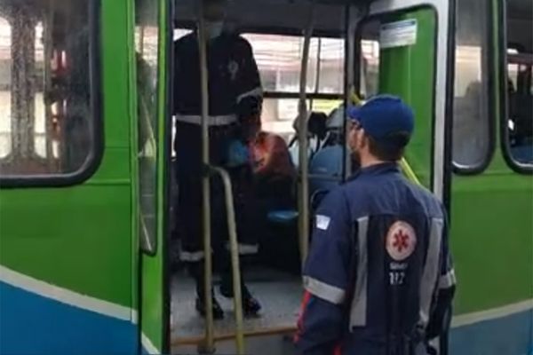 Acidente entre dois ônibus deixa vários feridos em Vila Velha por Reprodução/TV Gazeta