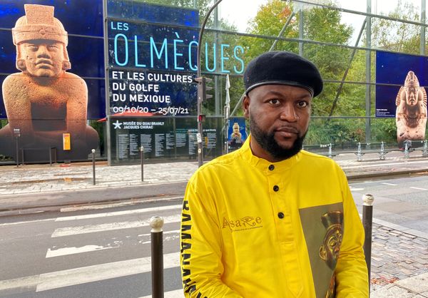 O ativista congolês Mwazulu Diyabanza em Paris, na França, em 4 de setembro de 2020 
