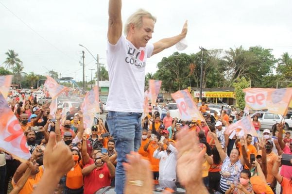 Sérgio Meneguelli é ovacionado por eleitores em Santa Maria do Pará, a 113 km de Belém