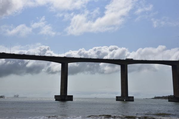 Formação de nuvens na terceira ponte