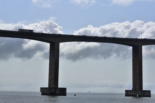 Formação de nuvens na terceira ponte