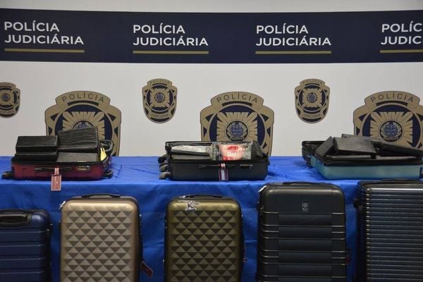 Cocaína escondida em malas com brasileiros em Portugal Cocaína escondida em malas com brasileiros em Portugal 