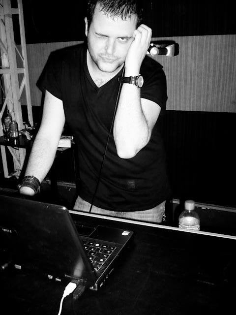 Eduardo Altoé, o DJ Bitchslap em festa da Antimofo