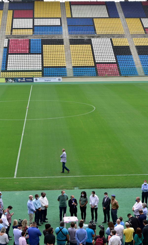Solenidade de entrega da nova escada rolante por Ricardo Medeiros