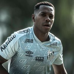Robinho está se capacitando em produção de finalização, com montagem de peças hidráulicas, elétricas e de Equipamentos de Proteção Individual