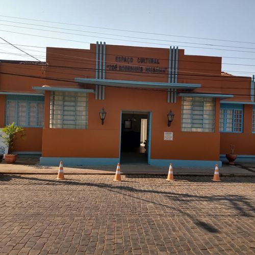 Destruída pelas chuvas, biblioteca de Iconha é reformada e ganha livros
