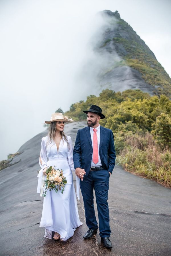 Eduarda Menegucci e Felício Oscar Deleprani se casaram no frade e a freira por Divulgação/Gabriel Canas