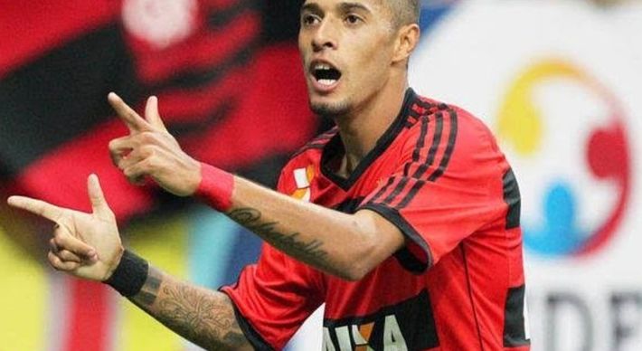 Jogador de 32 anos, que também já passou pelo Santos, é esperado para chegar nesta segunda-feira ao Espírito Santo