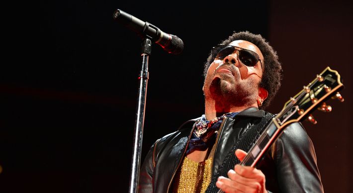'Let Love Rule' tem o mesmo título de seu álbum de estreia de 1989