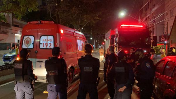 Child rescued in serious condition in the Praia do Canto fire remained more than an hour receiving help in an ambulance at the scene