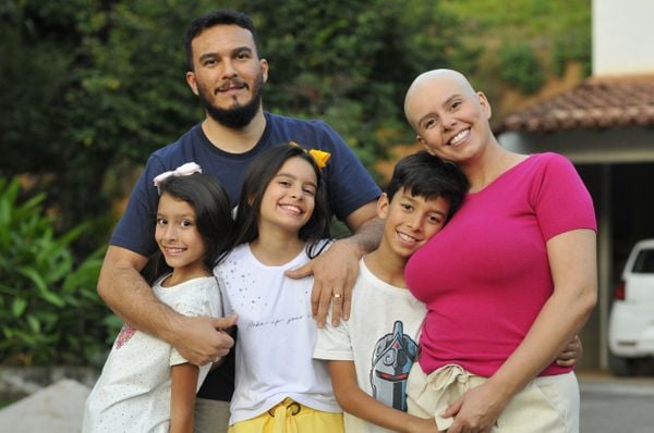 Juliana Miranda da Silva e Agum o marido e os filhos