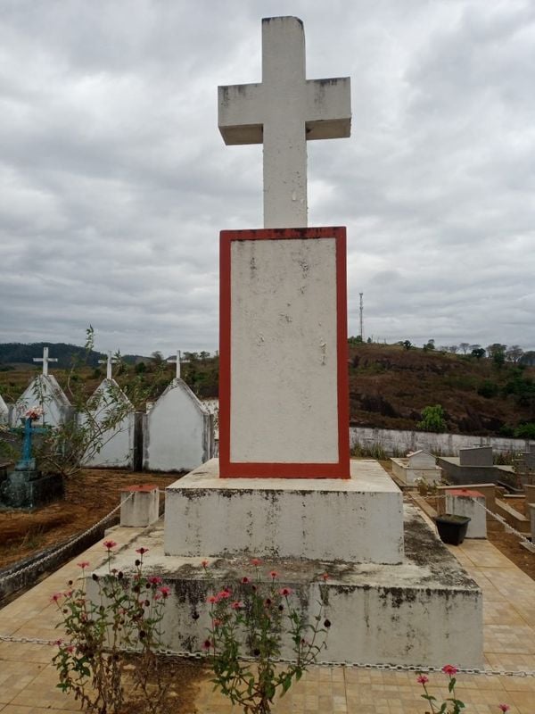 Cemitério dos poloneses de Águia Branca guarda a lenda de uma serpente