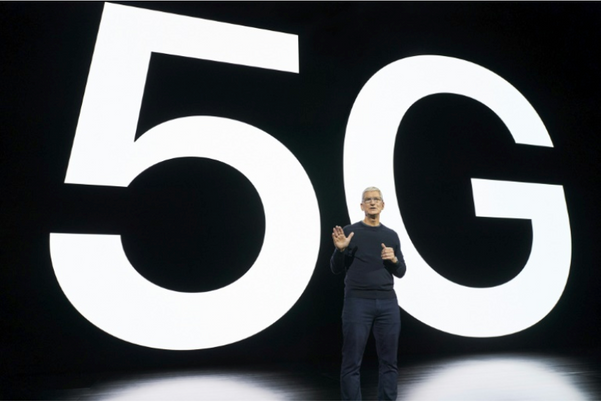 O CEO da Apple, Tim Cook, em discurso na Califórnia: nova era para o Iphone