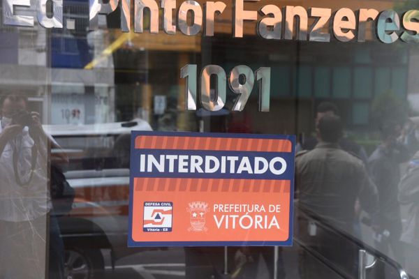  Defesa Civil faz avaliação em apartamento  que pegou fogo na Praia do Canto  por Vitor Jubini