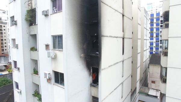  Defesa Civil faz avaliação em apartamento  que pegou fogo na Praia do Canto por Luciney Araújo