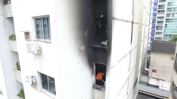  Defesa Civil faz avaliação em apartamento  que pegou fogo na Praia do Canto por Luciney Araújo