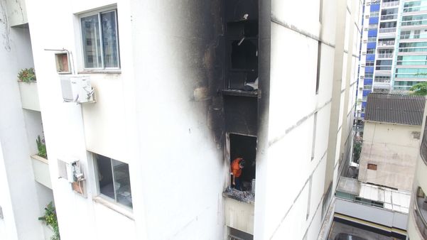  Defesa Civil faz avaliação em apartamento  que pegou fogo na Praia do Canto por Luciney Araújo