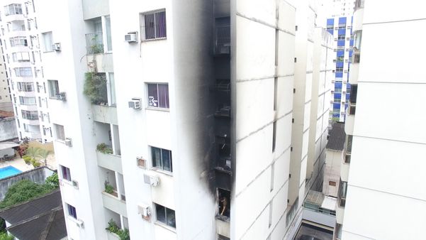 Defesa Civil faz avaliação em apartamento  que pegou fogo na Praia do Canto por Luciney Araújo
