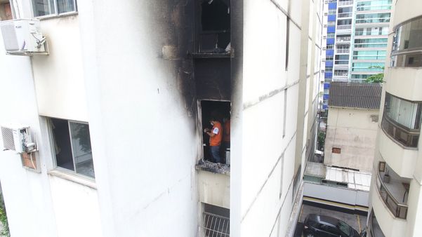  Defesa Civil faz avaliação em apartamento  que pegou fogo na Praia do Canto por Luciney Araújo