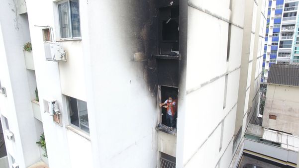 Defesa Civil faz avaliação em apartamento  que pegou fogo na Praia do Canto por Luciney Araújo