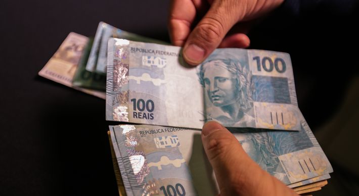Acordos coletivos entre empresas e sindicatos dos trabalhadores podem ficar comprometidos na pandemia, restringindo assim as negociações salariais