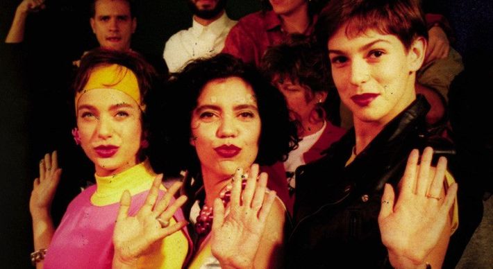 Emissora teve sua 1a transmissão no País em 20 de outubro de 1990; relembre programas e VJs