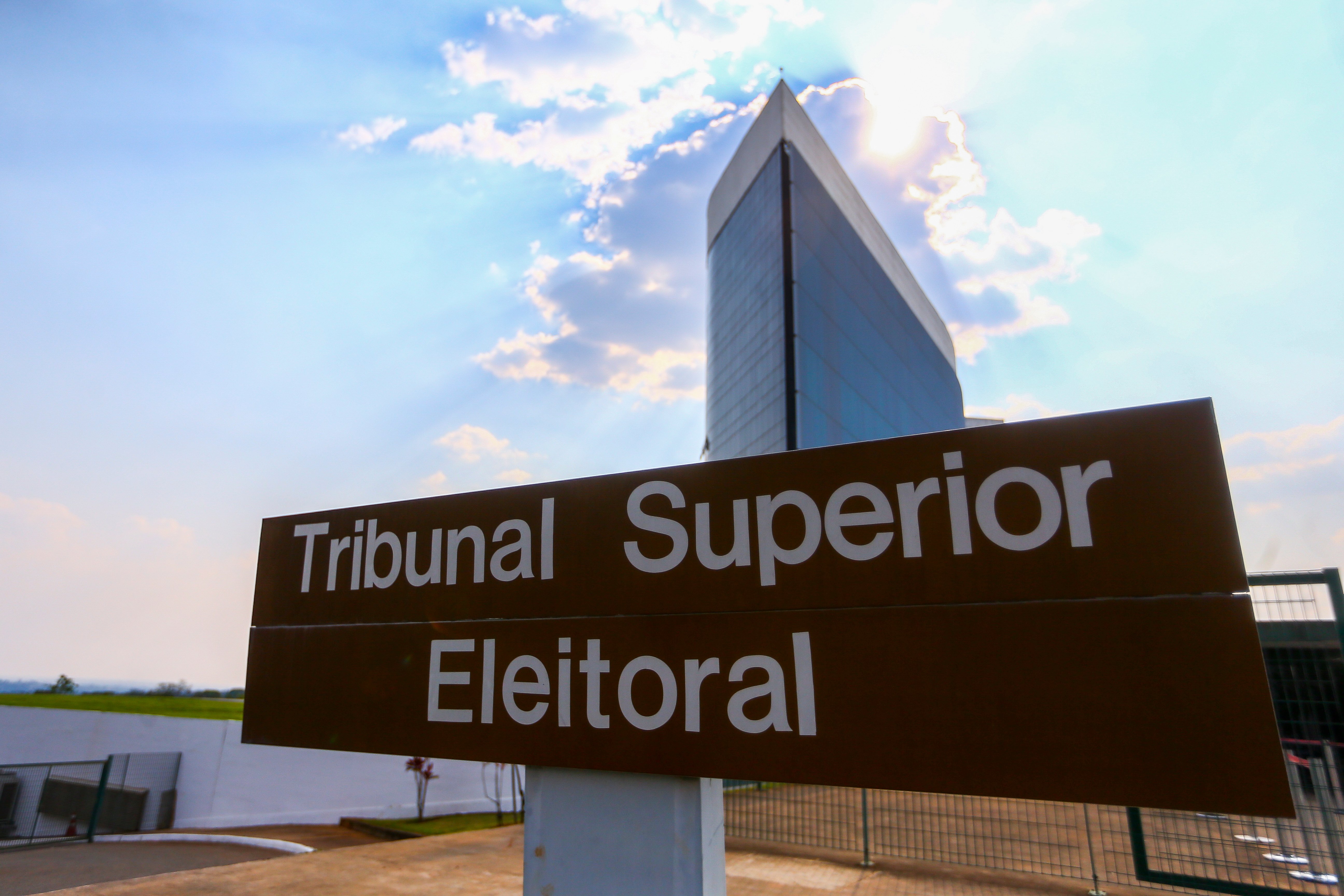 A disputa é para os cargos de técnico e analista judiciário; a remuneração pode chegar a mais de R$ 13 mil