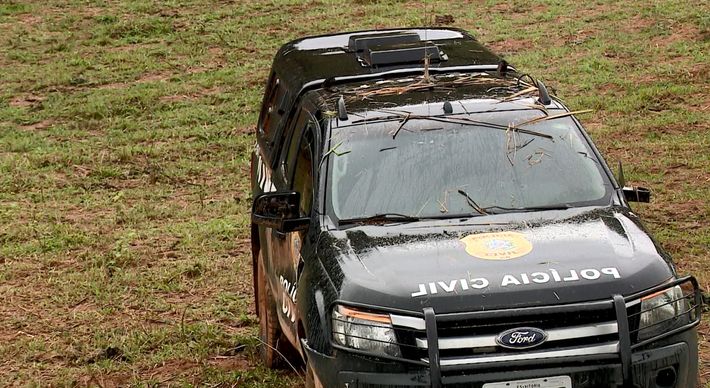 A mulher que estava no veículo havia sido detida em São Gabriel da Palha, no Noroeste do Estado, por possuir um mandado de prisão em aberto e estava sendo encaminhada para o Centro de Detenção Provisória de Colatina. Ela e o policial ficaram feridos