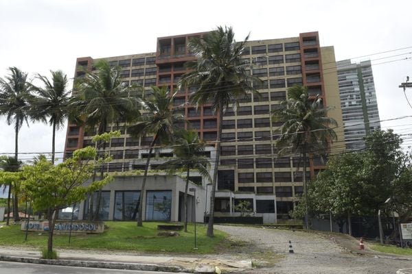 Prédio do antigo Hotel Canto do Sol, no bairro Jardim Camburi.