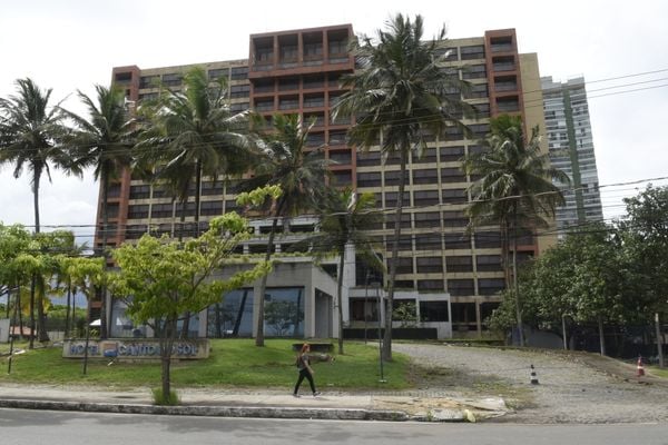 Prédio do antigo Hotel Canto do Sol, no bairro Jardim Camburi.