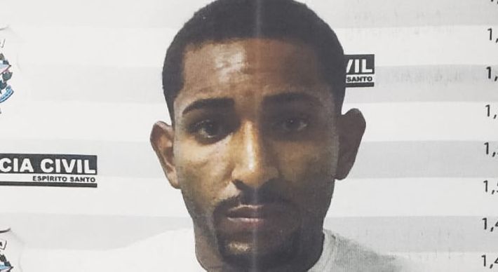 De acordo com a Polícia Civil, Felipe dos Santos Dantas, o Felipe Orelha, de 20 anos, é um dos suspeitos de ter atirado contra Patrick Loureiro dos Santos