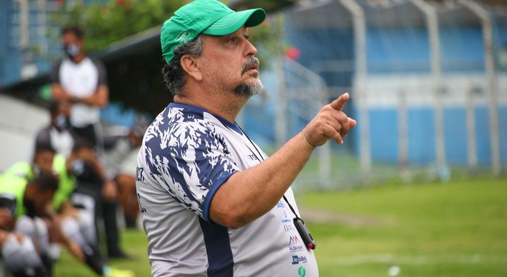 Treinador alvianil não fugiu da responsabilidade por mais uma derrota, mas também lamentou lesões, que acredita ser consequência de um início ruim