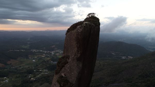 Imagens do topo da Pedra do Lagarto