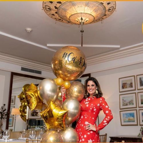 A médica Camila Fiorot reuniu 24 amigas do ES para comemorar seu aniversário com jantar no Cipriani e pool party, no hotel icônico do Rio de Janeiro