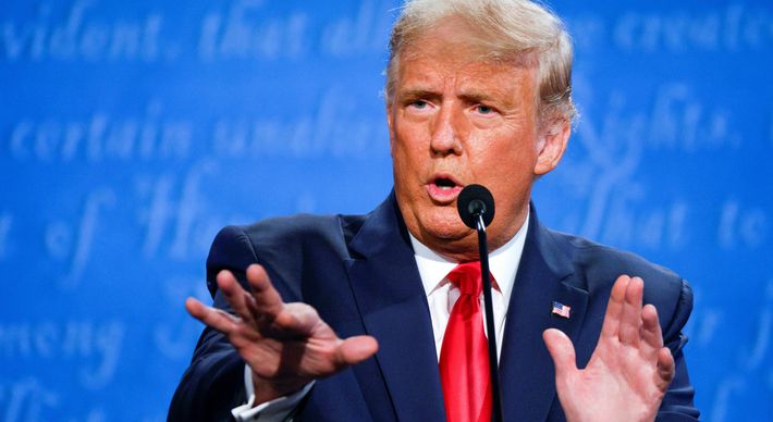 'Eu sou a pessoa menos racista deste recinto', concluiu Trump, diante da moderadora do debate, a jornalista Kristen Welker, uma mulher negra