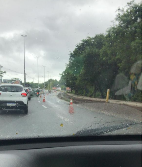 Motorista enfrenta trânsito lento na Norte e Sul . Crédito: Internauta/CBN