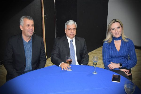 O deputado federal Evair de Melo, o presidente do ES em Ação,  Fábio Brasileiro e a presidente da Findes, Cris Samorini