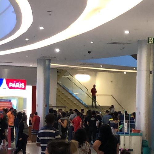 Dois jovens trocaram socos na praça de alimentação do shopping, mas foram contidos por seguranças. Na internet, algumas pessoas, utilizando de uma reportagem de 2018, sustentaram um boato de que houve tiroteio no local, o que é falso