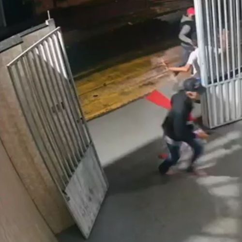 Câmera registra assassinato em distribuidora na Serra; veja vídeos