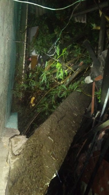 Na casa atingida moravam três pessoas, uma menina de seis anos, a mãe e a avó