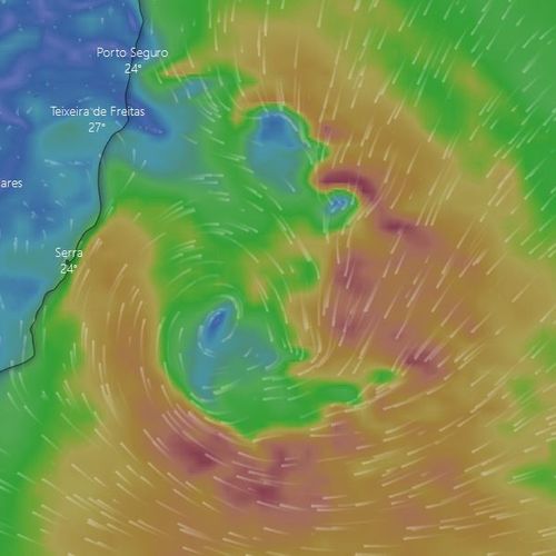A expectativa é que o fenômeno ainda provoque rajadas entre 55 e 74 km/h na costa capixaba e ondas em alto-mar de até 4,5 metros. Até o momento, deslizamentos de terra e rolamento de pedras deixaram 11 desalojados na Grande Vitória