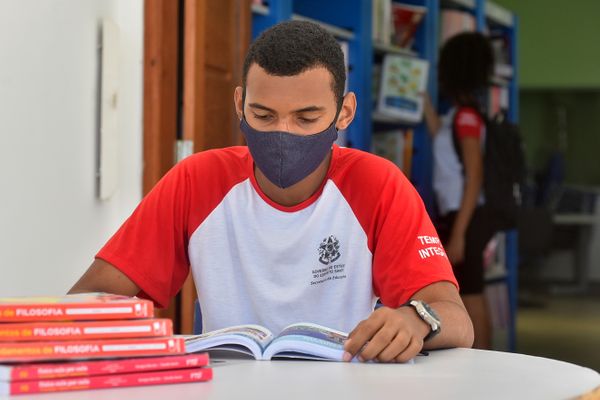 Volta às aulas nas escolas de nível fundamental - Escola Estadual de Ensino Fundamental e Médio Major Alfredo Pedro Rabaioli, no bairro Mário Cypreste, em Vitória