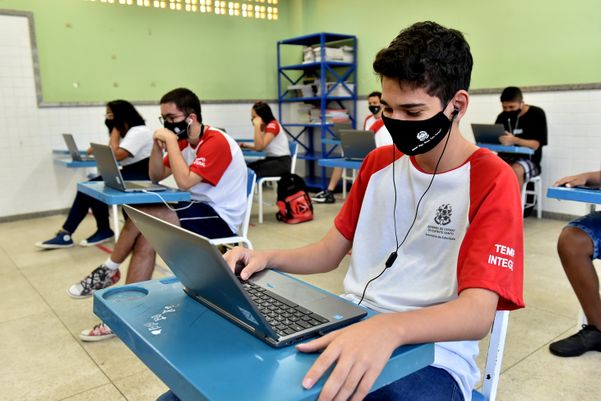 Volta às aulas nas escolas de nível fundamental - Escola Estadual de Ensino Fundamental e Médio Major Alfredo Pedro Rabaioli, no bairro Mário Cypreste, em Vitória