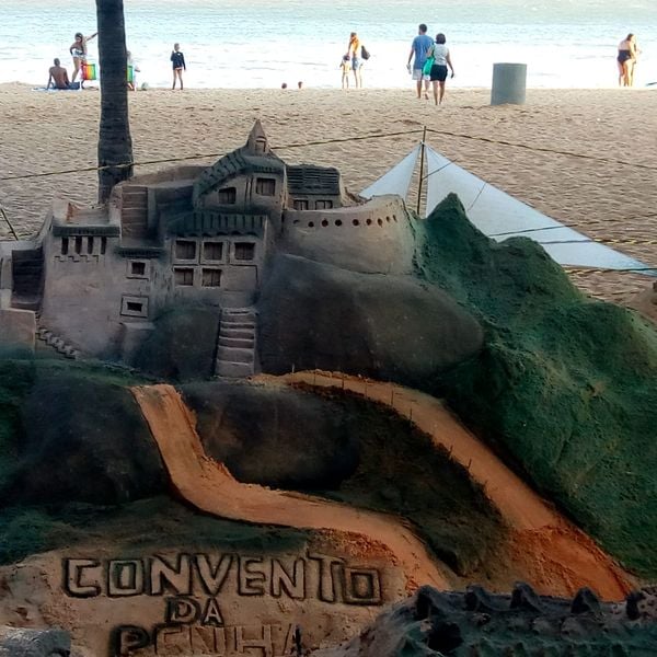 O Convento da Penha já foi retratado por Marcos em uma das várias esculturas que já construiu por Arquivo pessoal