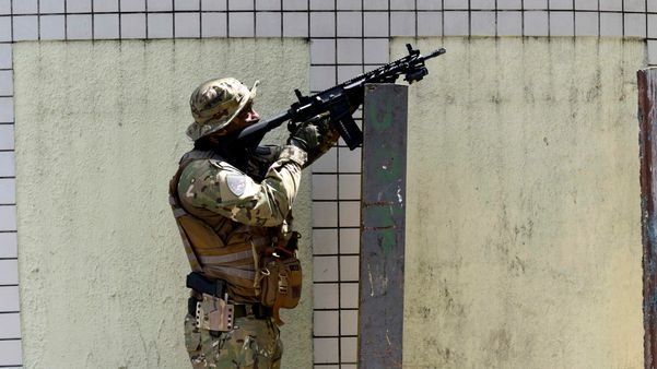Polícia civil e Guarda Nacional prendem suspeitos e apreendem drogas no Bairro da Penha por Vitor Jubini