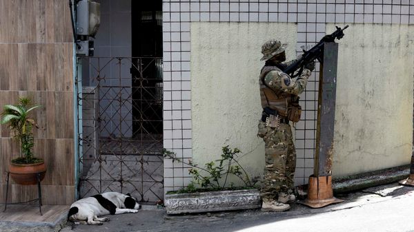 Polícia civil e Guarda Nacional prendem suspeitos e apreendem drogas no Bairro da Penha por Vitor Jubini