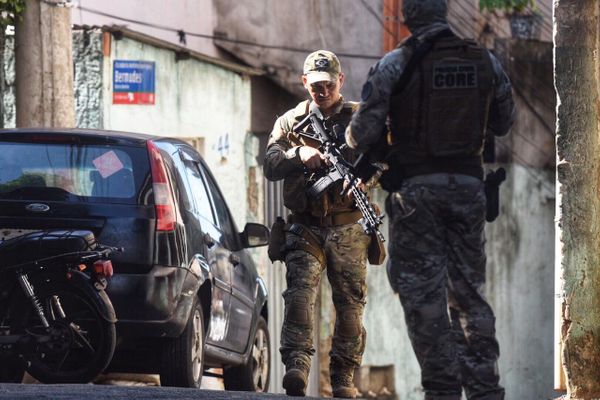 Polícia faz operação no Bairro da Penha, em Vitória, nesta terça-feira (27)