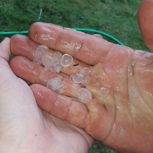 Moradores registram chuva de granizo em Linhares e Marilândia
