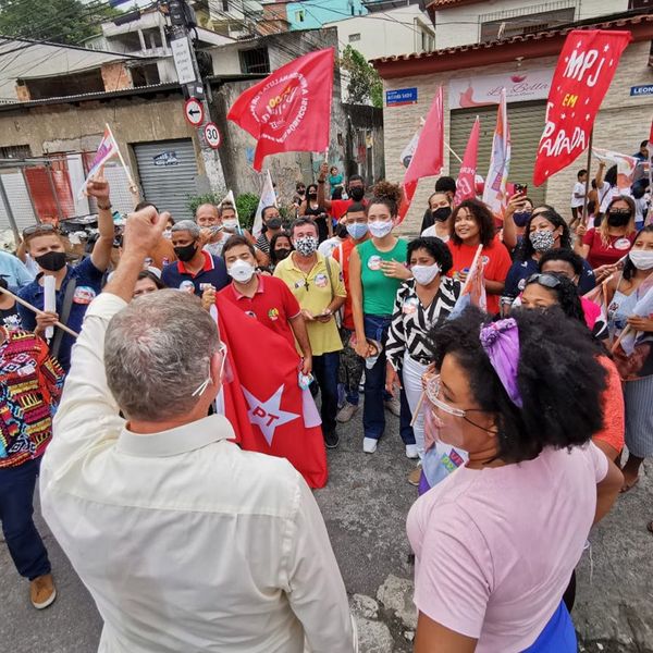 Campanha de João Coser reúne apoiadores na rua no dia 22 de outubro